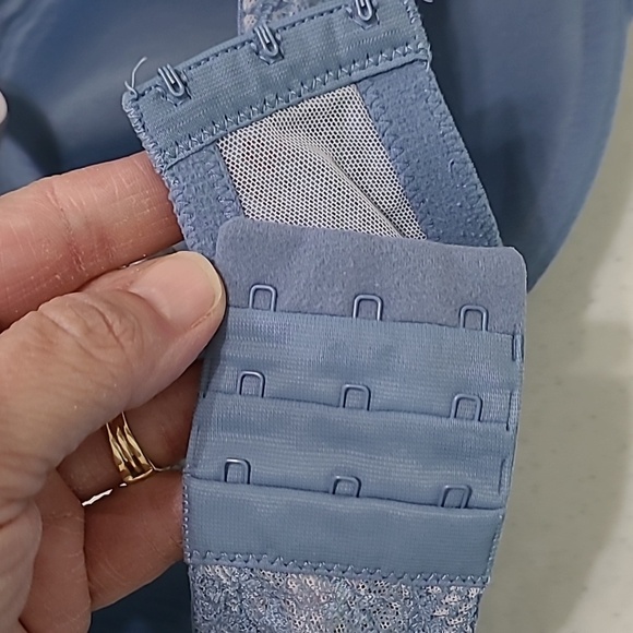 Victoria's Secret Blue with Lace Underwire Plunge Bra size 40DD - Picture 6 of 9